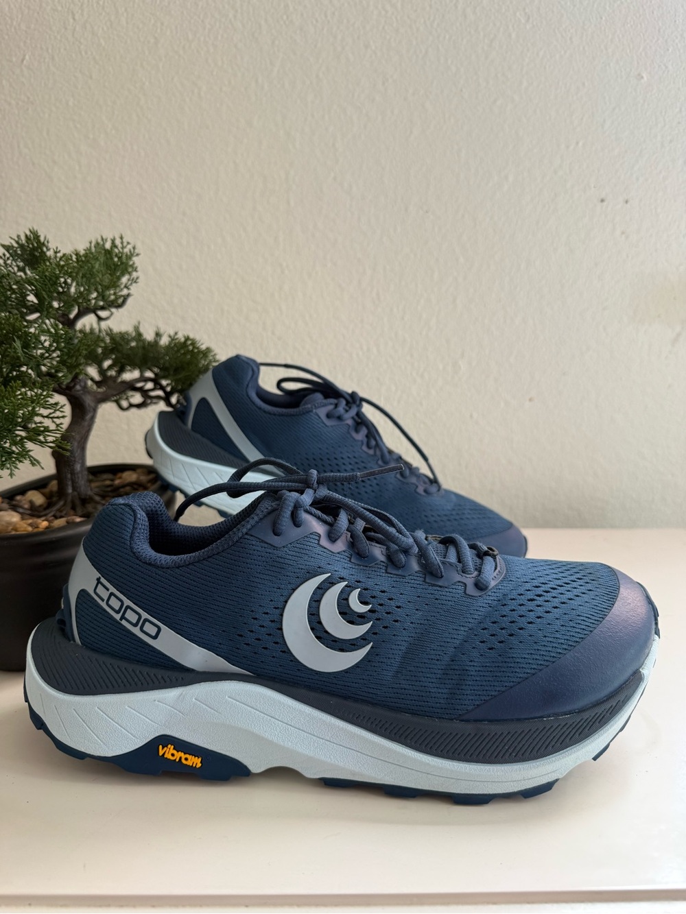 Topo ultraventure 3 Women size 9 Cushioned Running Shoes with Light Blue